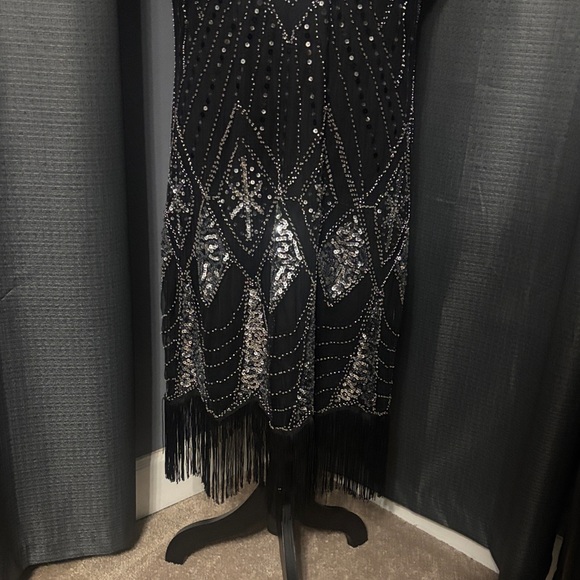 SHEIN Elegant Black and Silver Patterned Midi Dress - Picture 4 of 7